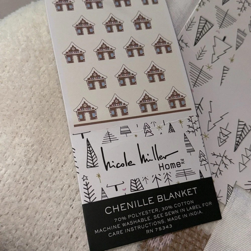 Nicole Miller Home Twin Chenille Gingerbread House Blanket NWT